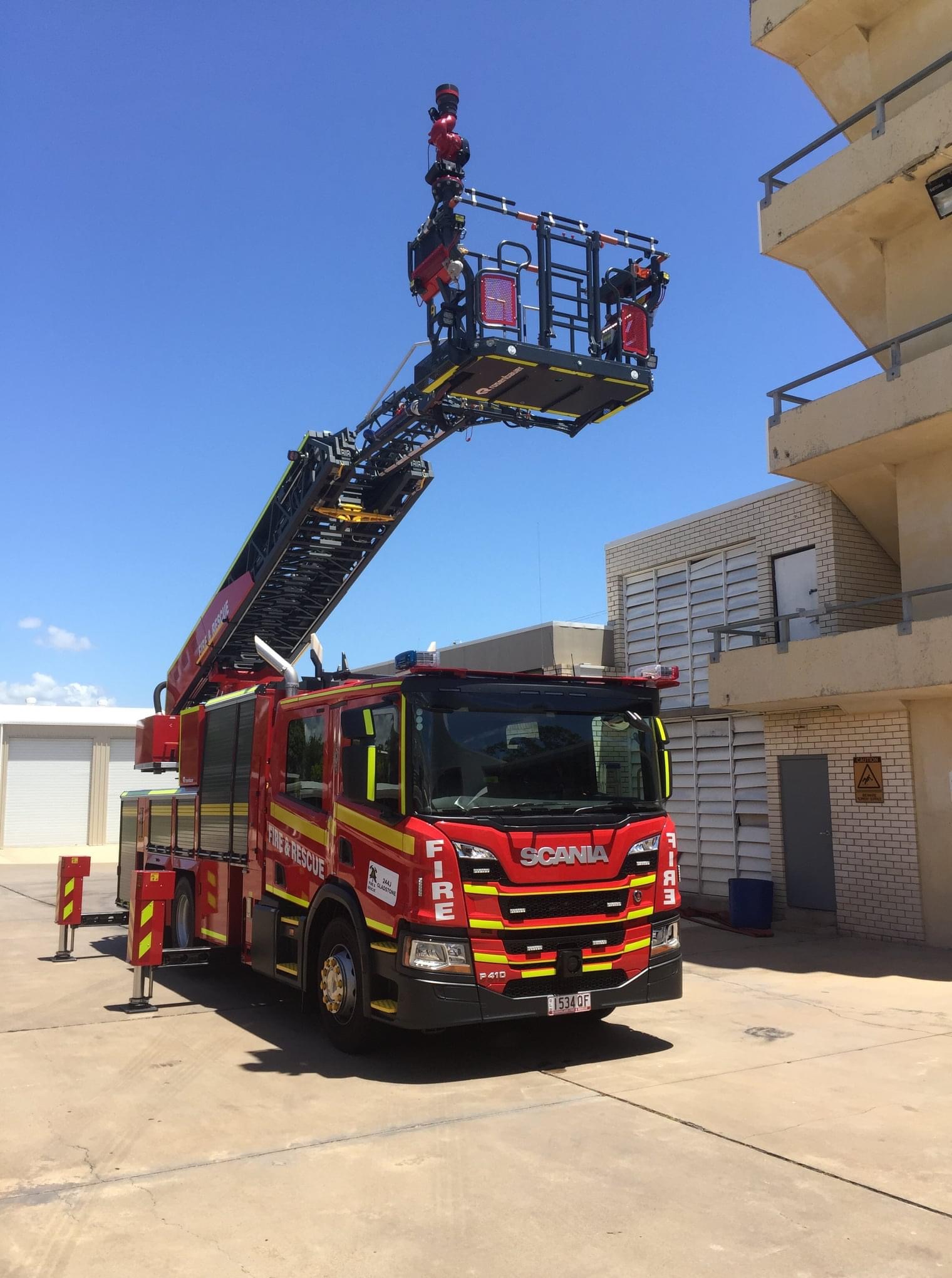 Photo of 244J Gladstone - Combination Aerial Pumper Appliance